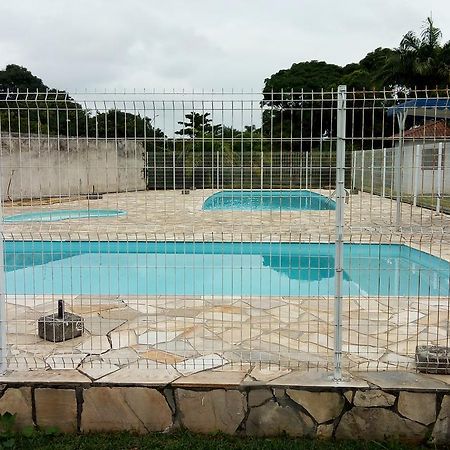 Kitinete Em Matinhos Com Piscina 빌라 외부 사진